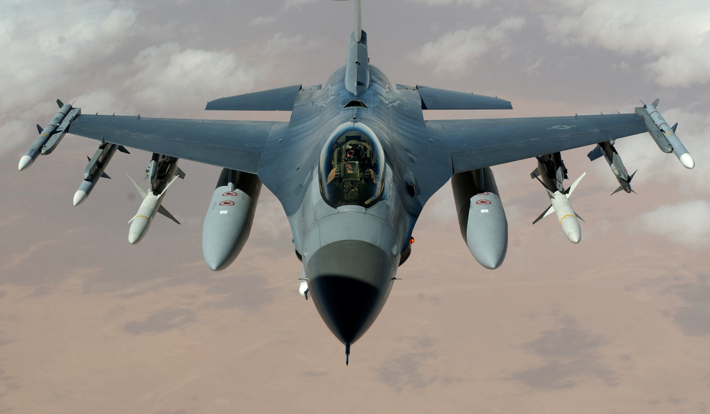 Türkiyə Şimali Kiprə altı F-16 qırıcı təyyarəsi və hava hücumundan müdafiə sistemləri göndərib