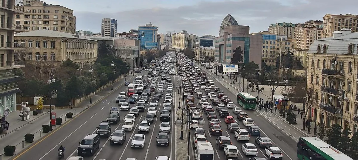 Bakı yollarında 14 istiqamətdə sıxlıq var - SİYAHI