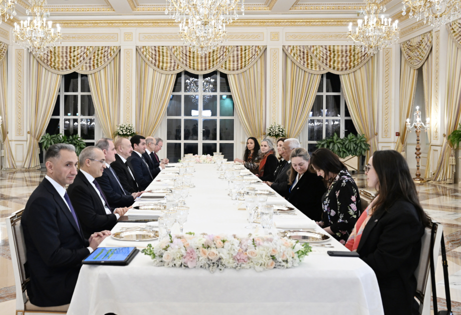 İlham Əliyevin Aİ Şurasının Prezidenti ilə rəsmi nahar əsnasında geniş tərkibdə görüşü olub - FOTO