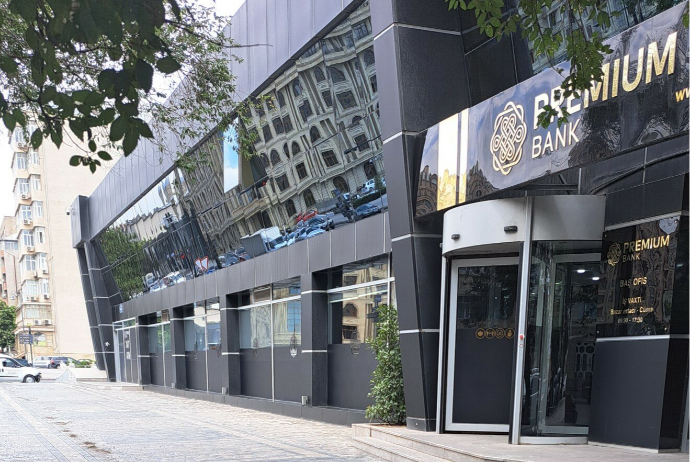 "Premium Bank"ın kartlarına terminallardan mədaxil zamanı komissiya tutulacaq
