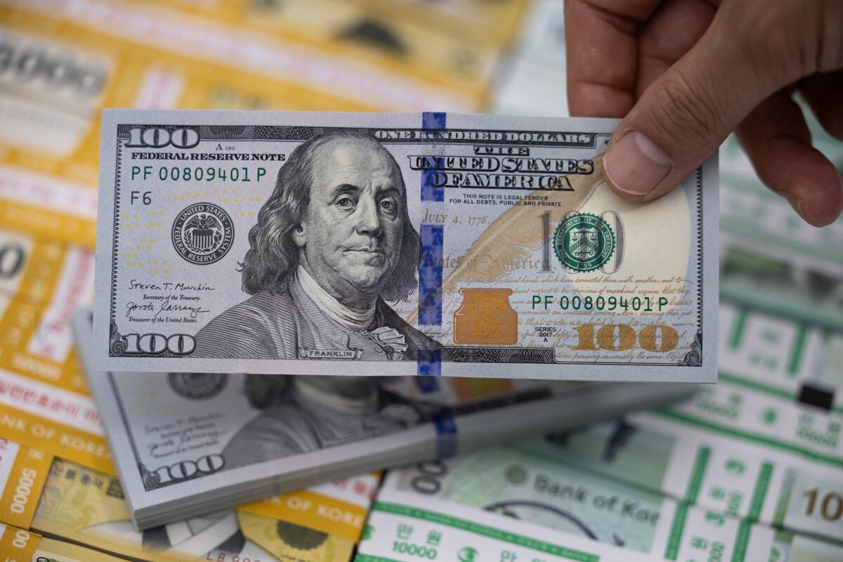 Dünya üzrə dollar bahalaşdı, indeks son 4 ayın maksimumuna çatdı