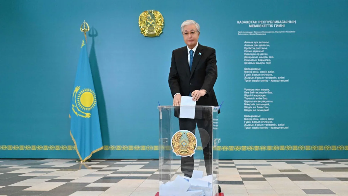 Tokayev referendumda səs verib