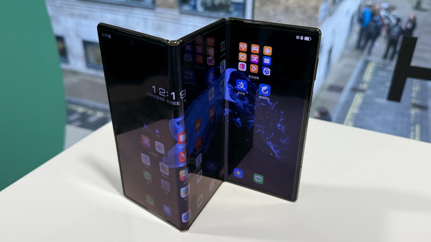 "Samsung" Cənubi Koreyada üçqatlı smartfonunun satışını dayandırır
