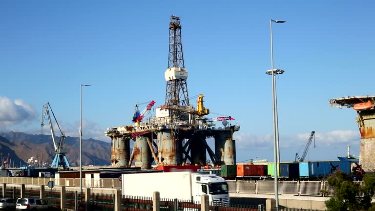 İspaniya strateji ehtiyatlarından 11,5 milyon barel neft buraxacaq