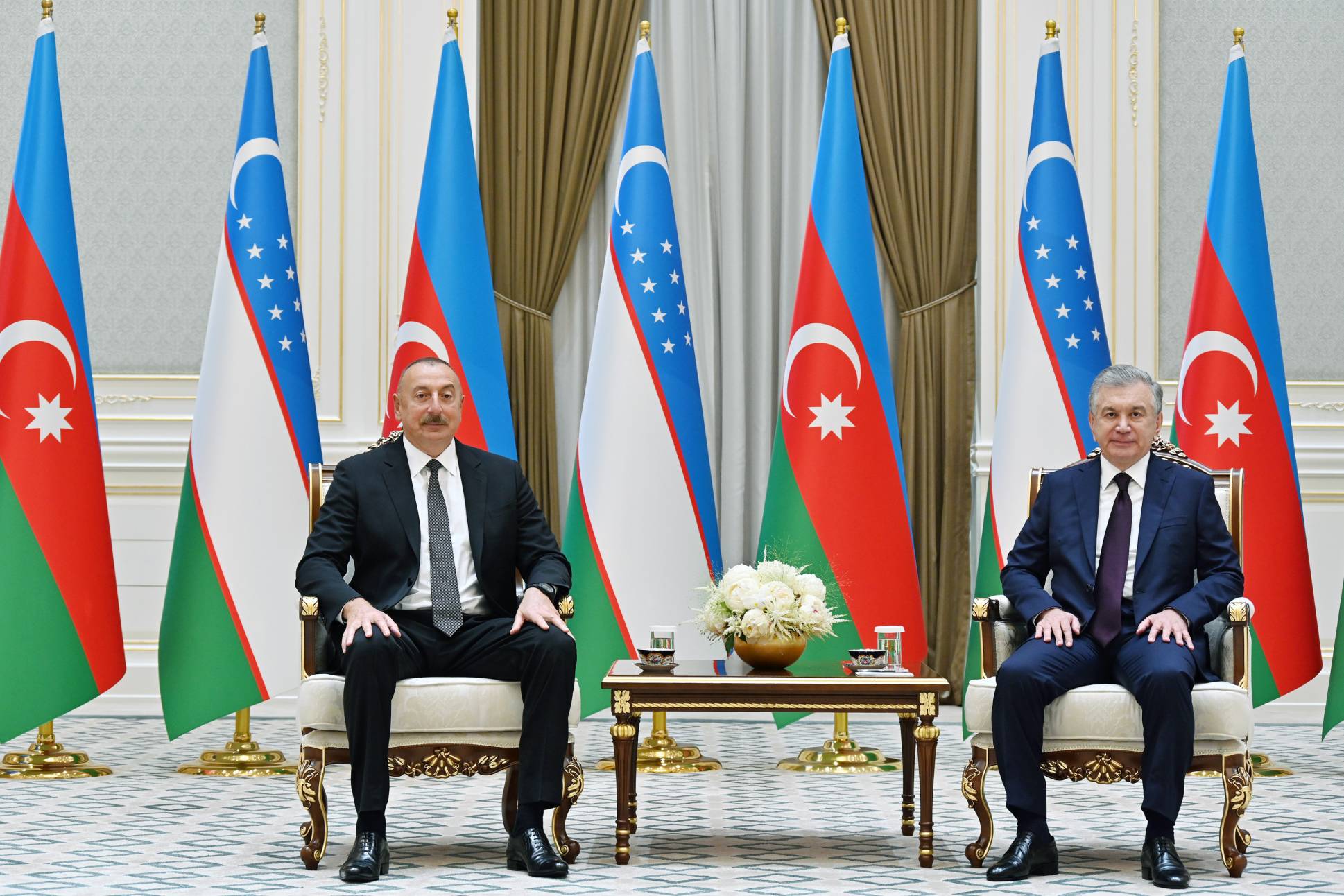 İlham Əliyevlə Şavkat Mirziyoyev arasında telefon danışığı olub