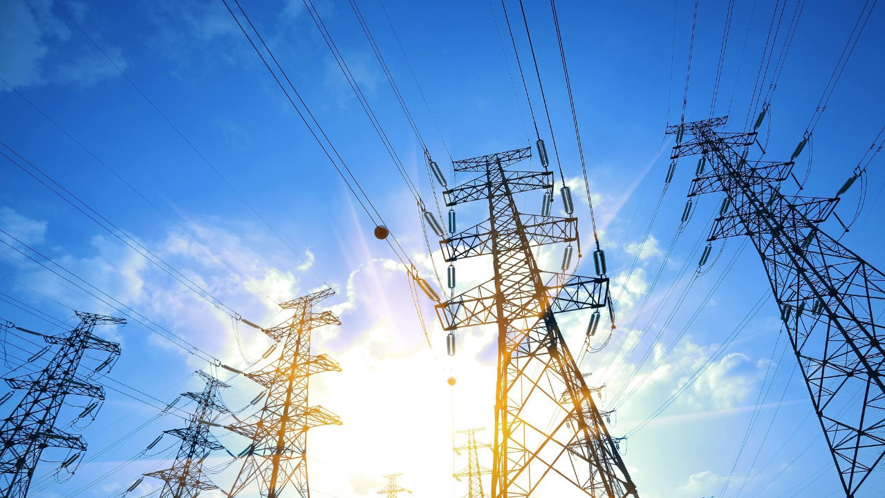 Naxçıvan şəhərində elektrik xətləri 6,7 milyona yenilənəcək