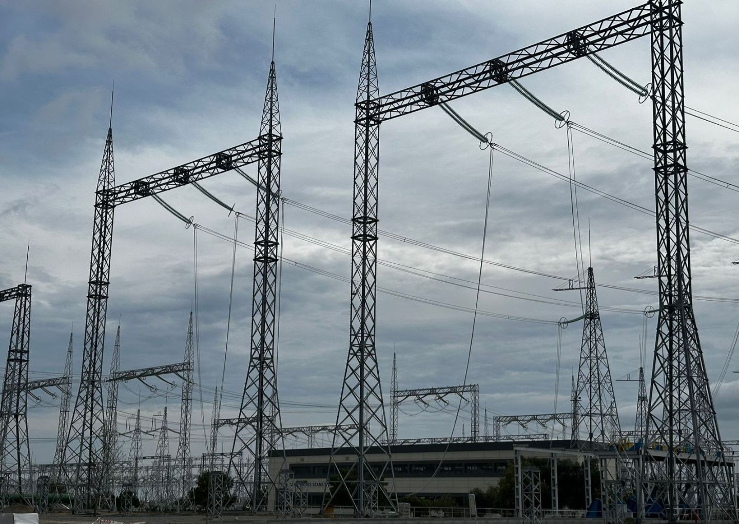 Azərbaycan Gürcüstandan elektrik enerjisi idxalını artırıb