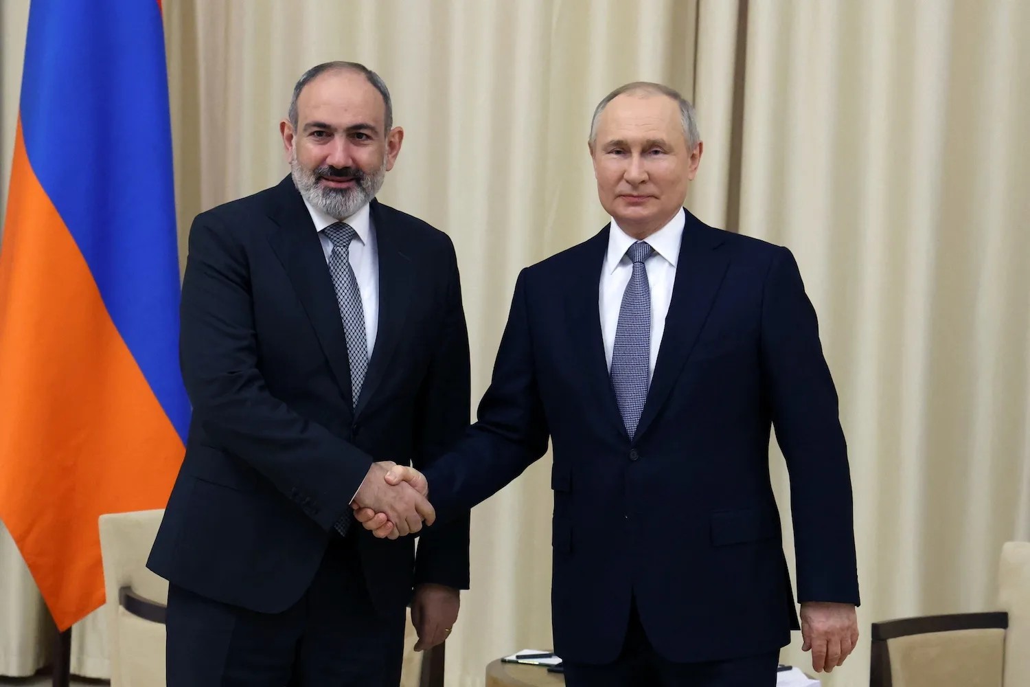 Putin və Paşinyan arasında telefon danışığı olub
