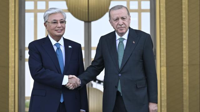 Türkiyə və Qazaxıstan liderləri qarşıdakı səfərləri müzakirə ediblər