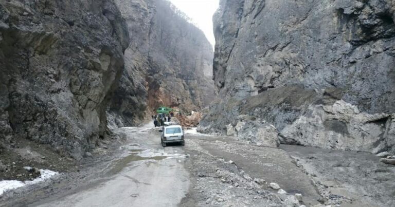Uçqun olub, Quba-Xınalıq yolu bağlanıb
