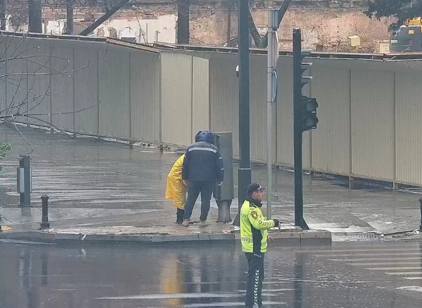 NİİM yağışlı hava ilə bağlı hərəkət iştirakçılarına müraciət edib