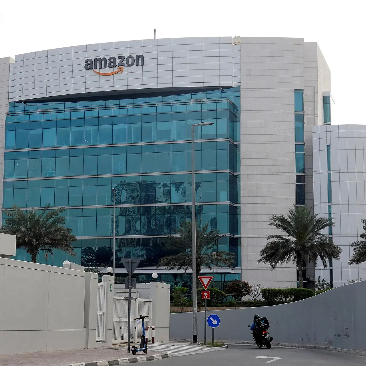 İran "Amazon" zavoduna zərbə endirdi