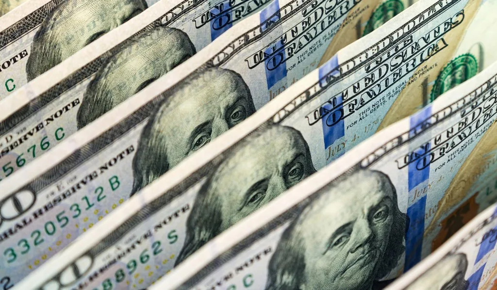 Geosiyasi gərginlik dolları gücləndirir