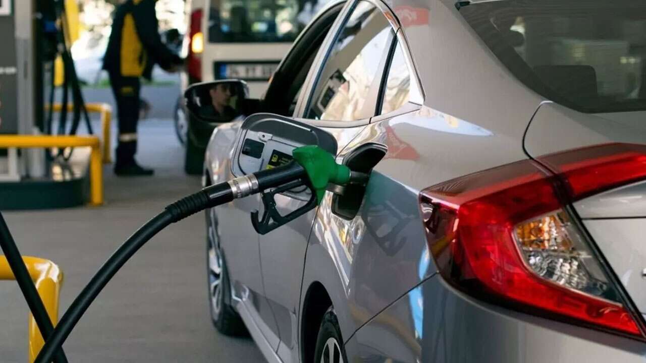 Pakistanda benzin və dizel yanacağı 50% bahalaşdı