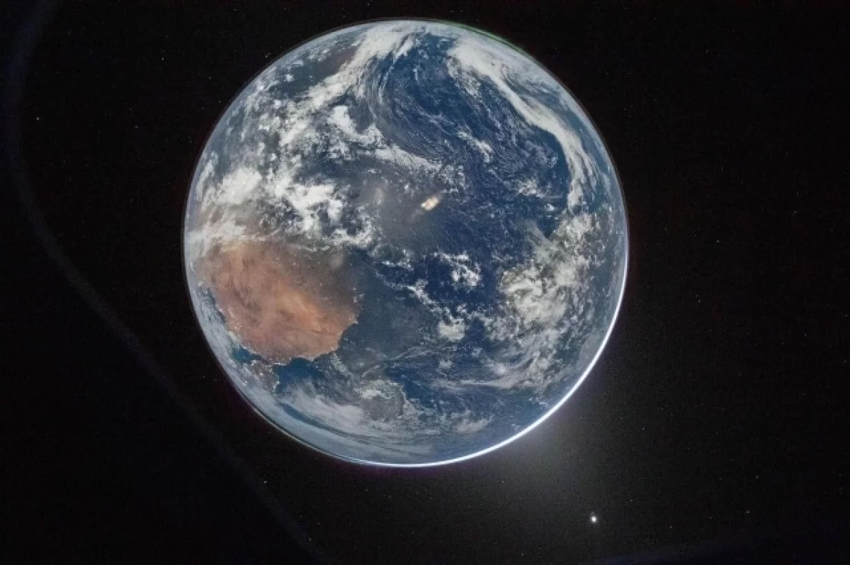 NASA 54 ildən sonra Yer planetinin tam görüntüsünü paylaşıb