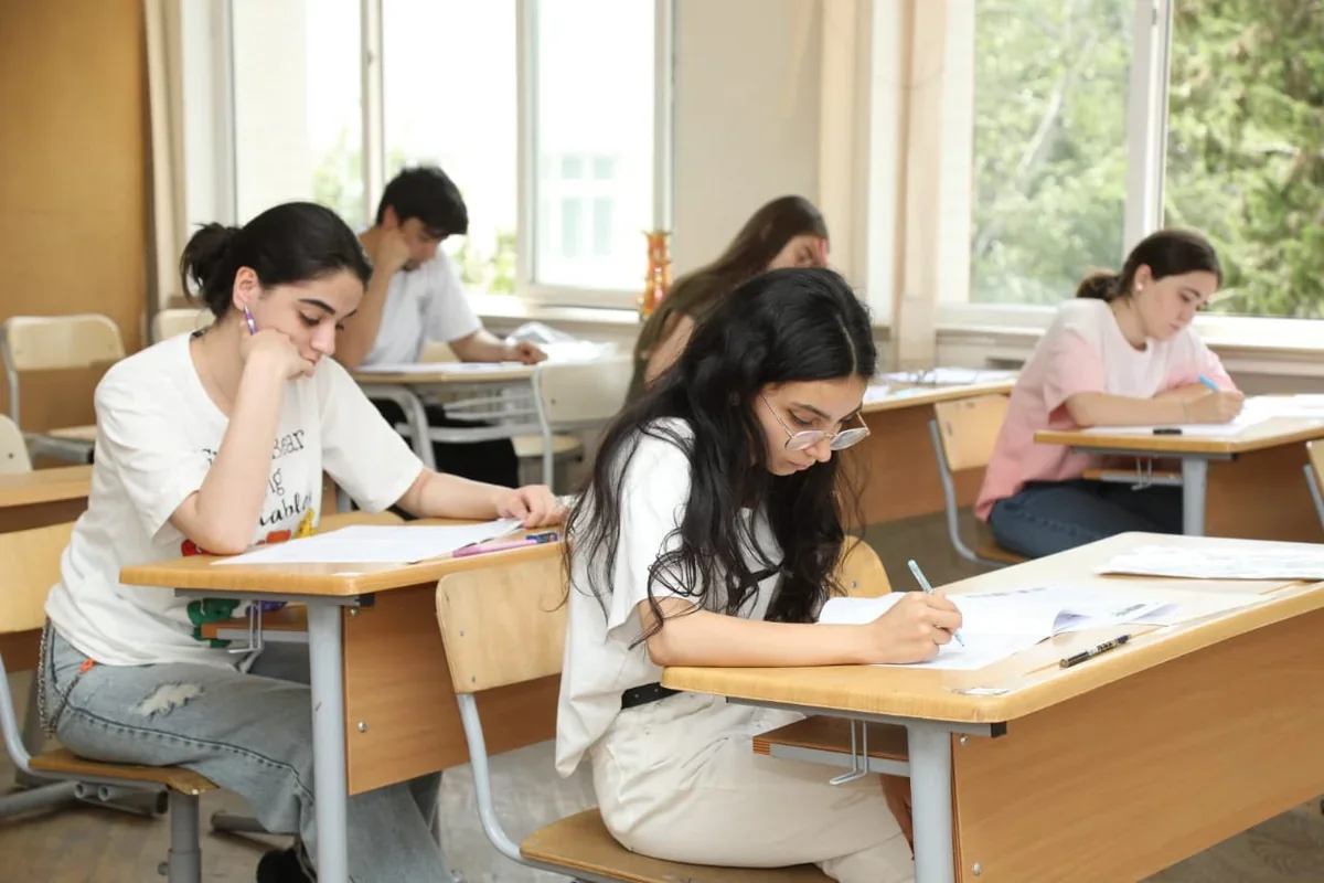 Bu gün 50 minə yaxın IX sinif şagirdi buraxılış imtahanı verəcək