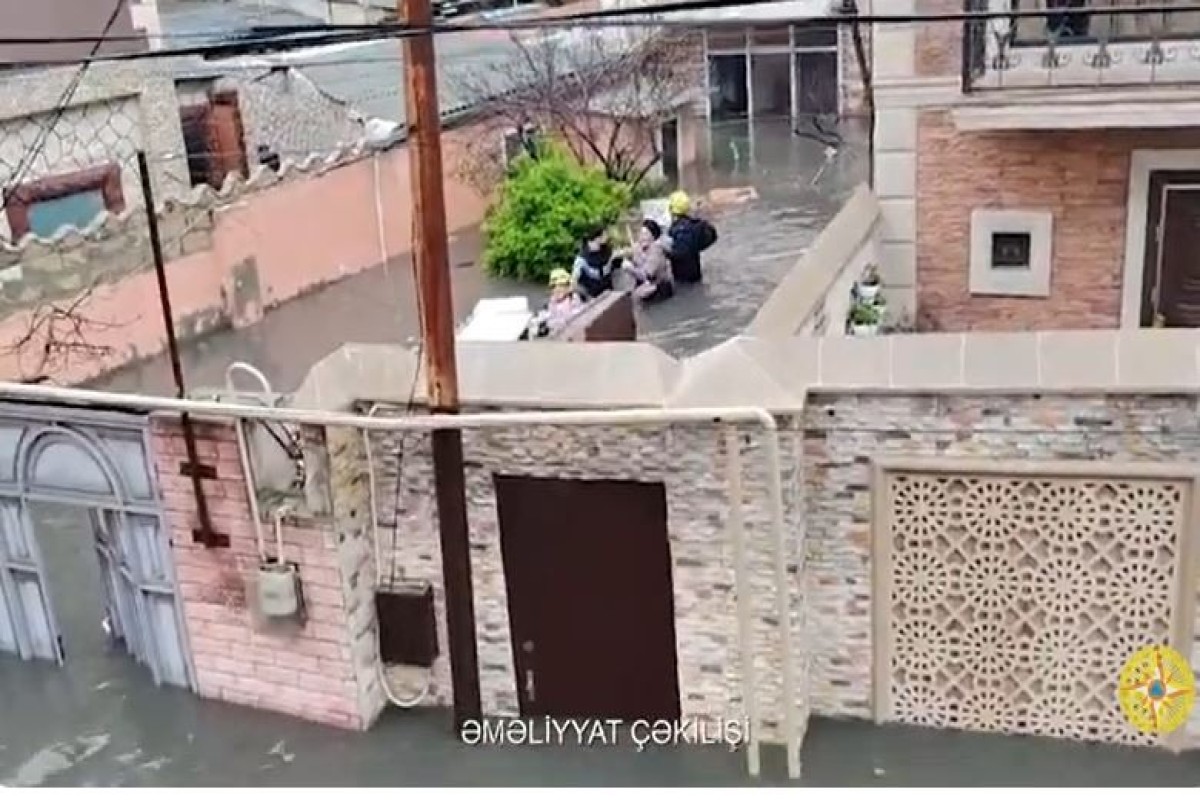 Keşlədə evləri subasmaya məruz qalan 37 nəfər təxliyə edilib - YENİLƏNİB