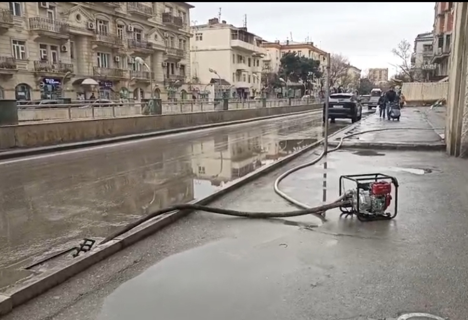 Bakının yollarında yağış suları xüsusi nasoslar vasitəsilə kənarlaşdırılıb