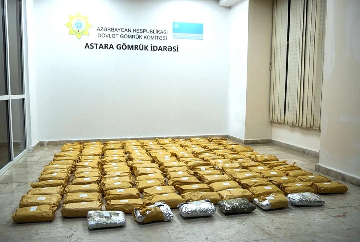 "Kivi" yükü aparan nəqliyyat vasitəsində külli miqdarda narkotik aşkar edilib