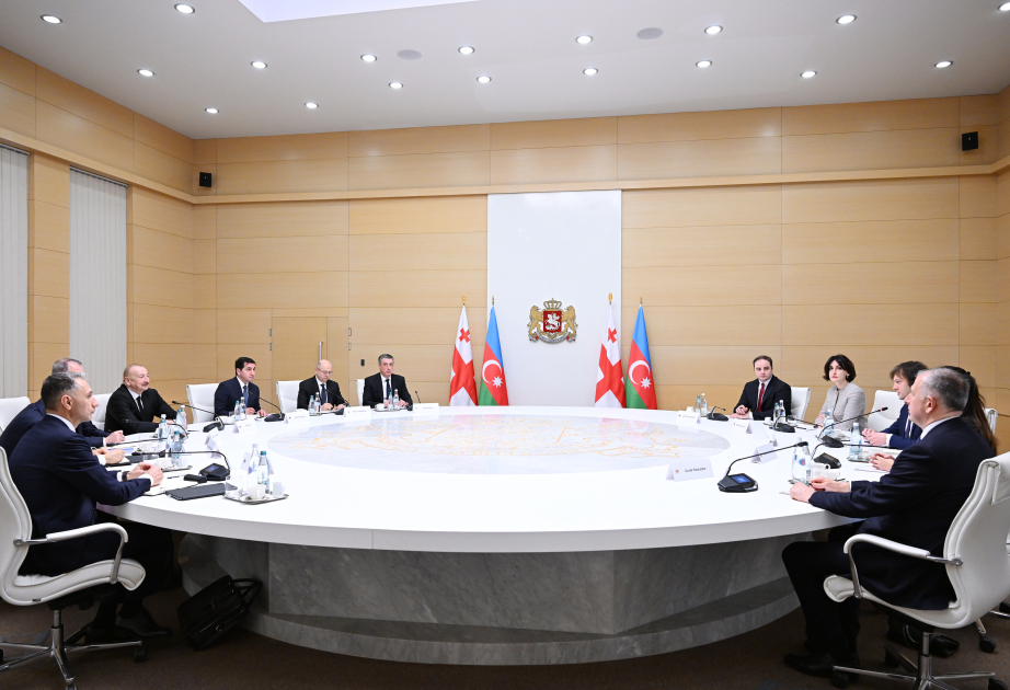 İlham Əliyevin İrakli Kobaxidze ilə geniş tərkibdə görüşü olub