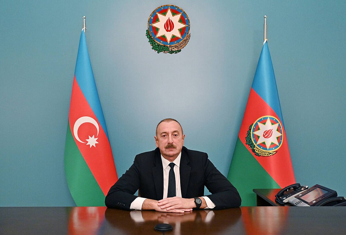 Prezident İlham Əliyev bir qrup hərbçini təltif edib - SİYAHI