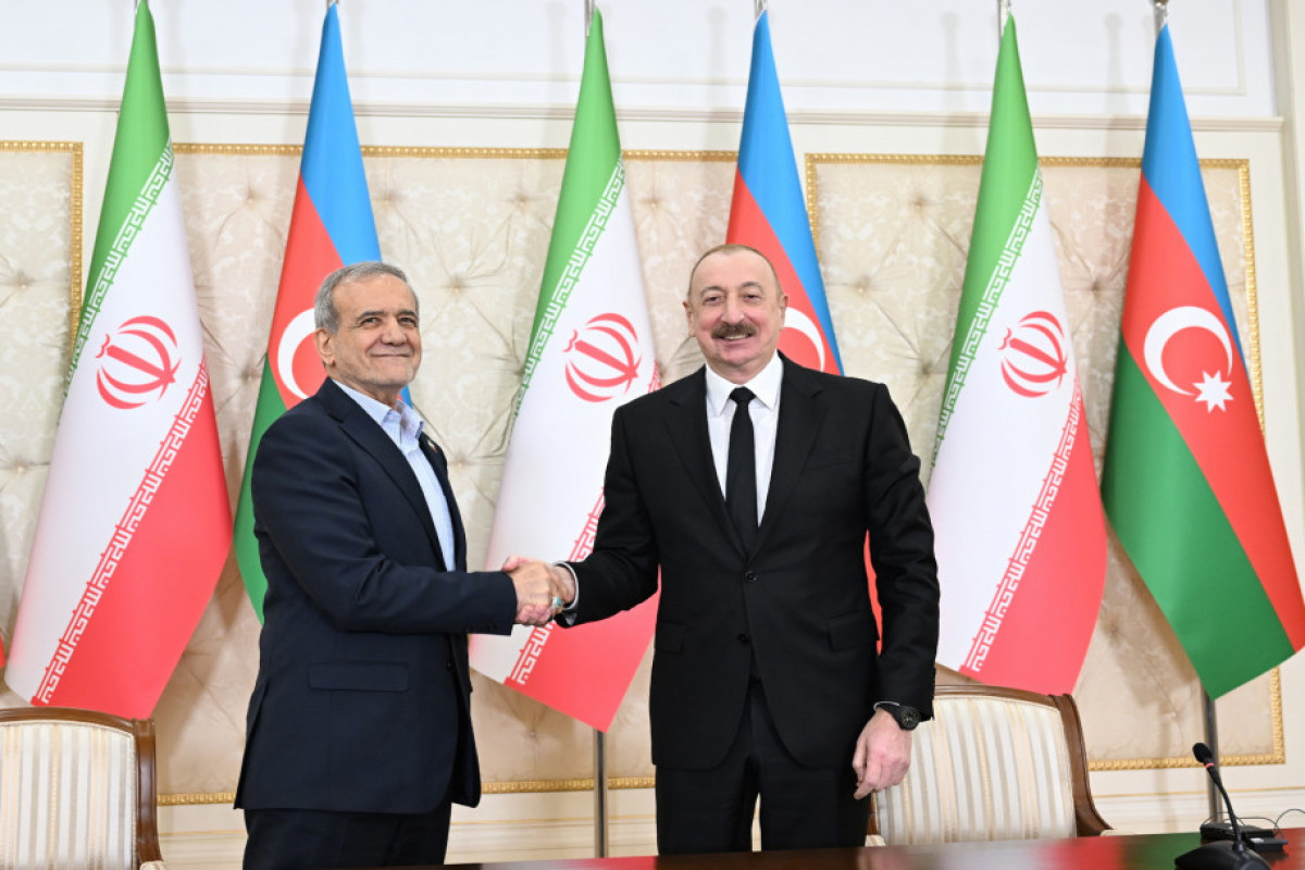 İlham Əliyev atəşkəslə bağlı Məsud Pezeşkianı təbrik edib