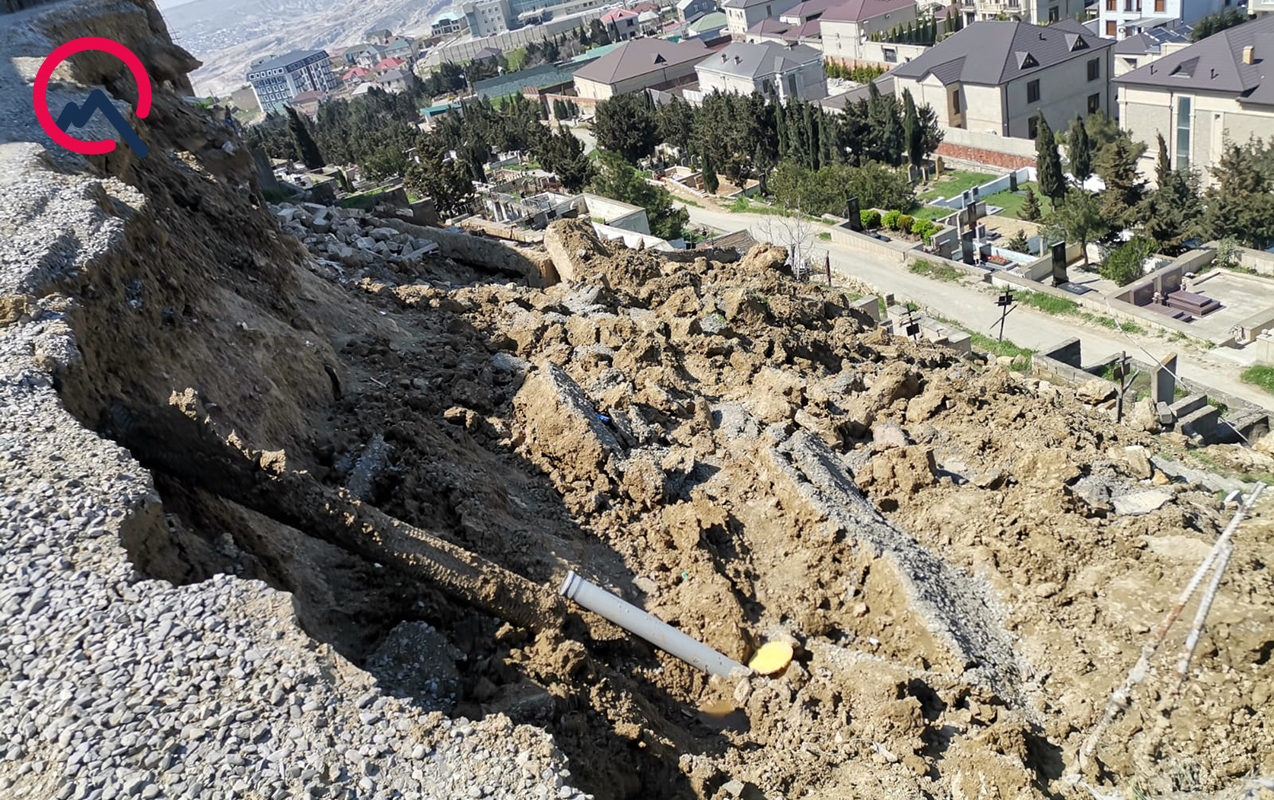 Badamdarda qəbiristanlığa düşən yolda sürüşmə - FOTO