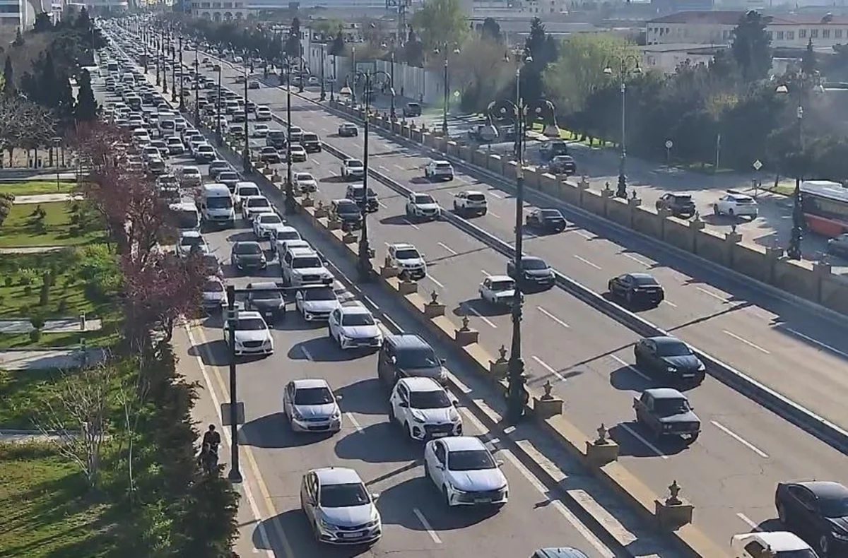 Bakının bir sıra küçələrində sıxlıq müşahidə olunur - SİYAHI