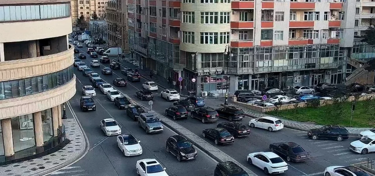 Paytaxtın hansı küçələrində sıxlıq müşahidə olunur? - SİYAHI