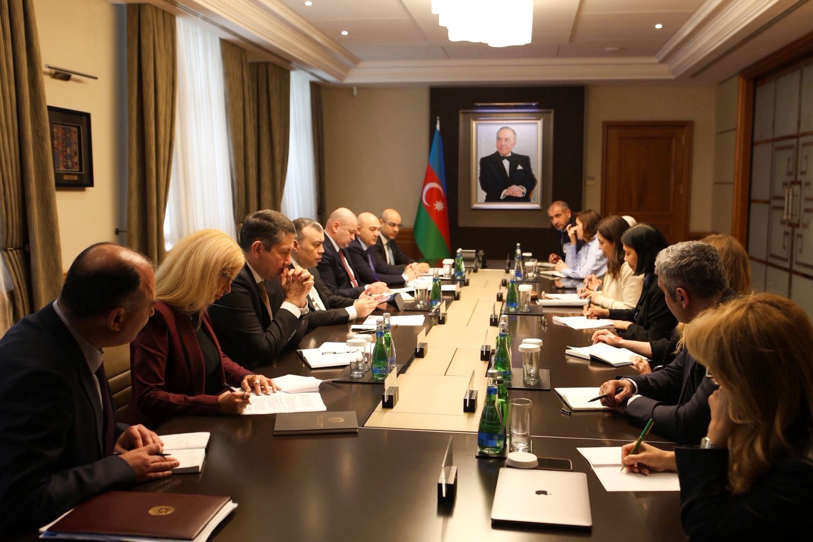 Azərbaycan AİB ilə birgə layihələr və yeni təşəbbüsləri müzakirə edib
