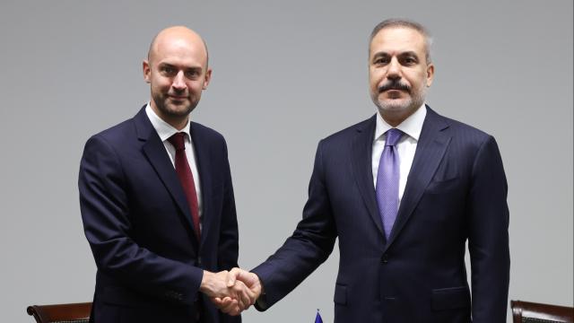 Türkiyə və Fransa XİN rəhbərləri arasında telefon danışığı olub