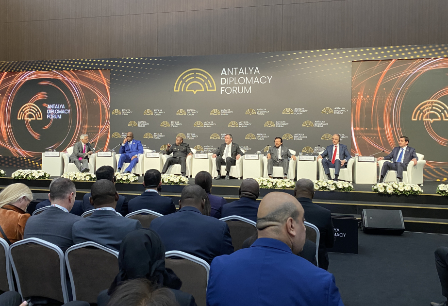 Antalyada “Dəyişən dünyada regional sahiblənmənin rolu” barədə danışılıb
