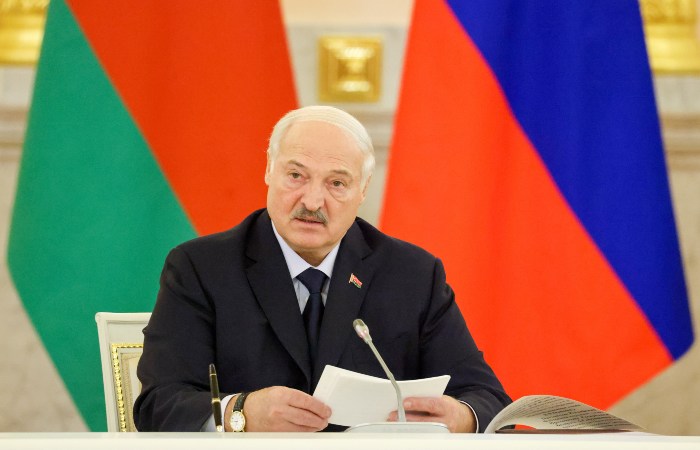 Belarus prezidenti nüvə silahlarını ölkənin müdafiə və təhlükəsizlik amili adlandırıb