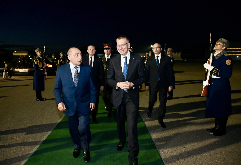 Latviya Prezidenti Azərbaycana rəsmi səfərə gəlib - FOTO