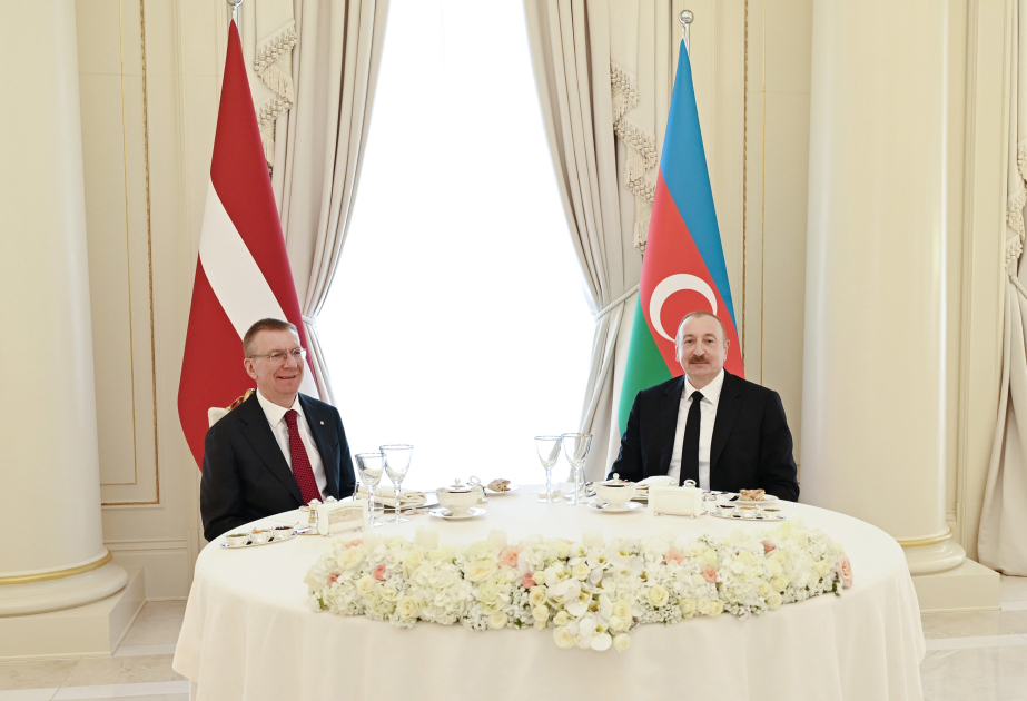 Latviya Prezidentinin şərəfinə rəsmi lanç verilib