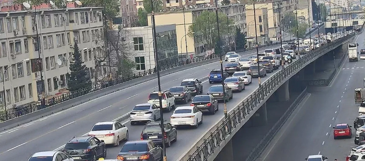 Paytaxtın bəzi küçələrində sıxlıq müşahidə edilir - SİYAHI