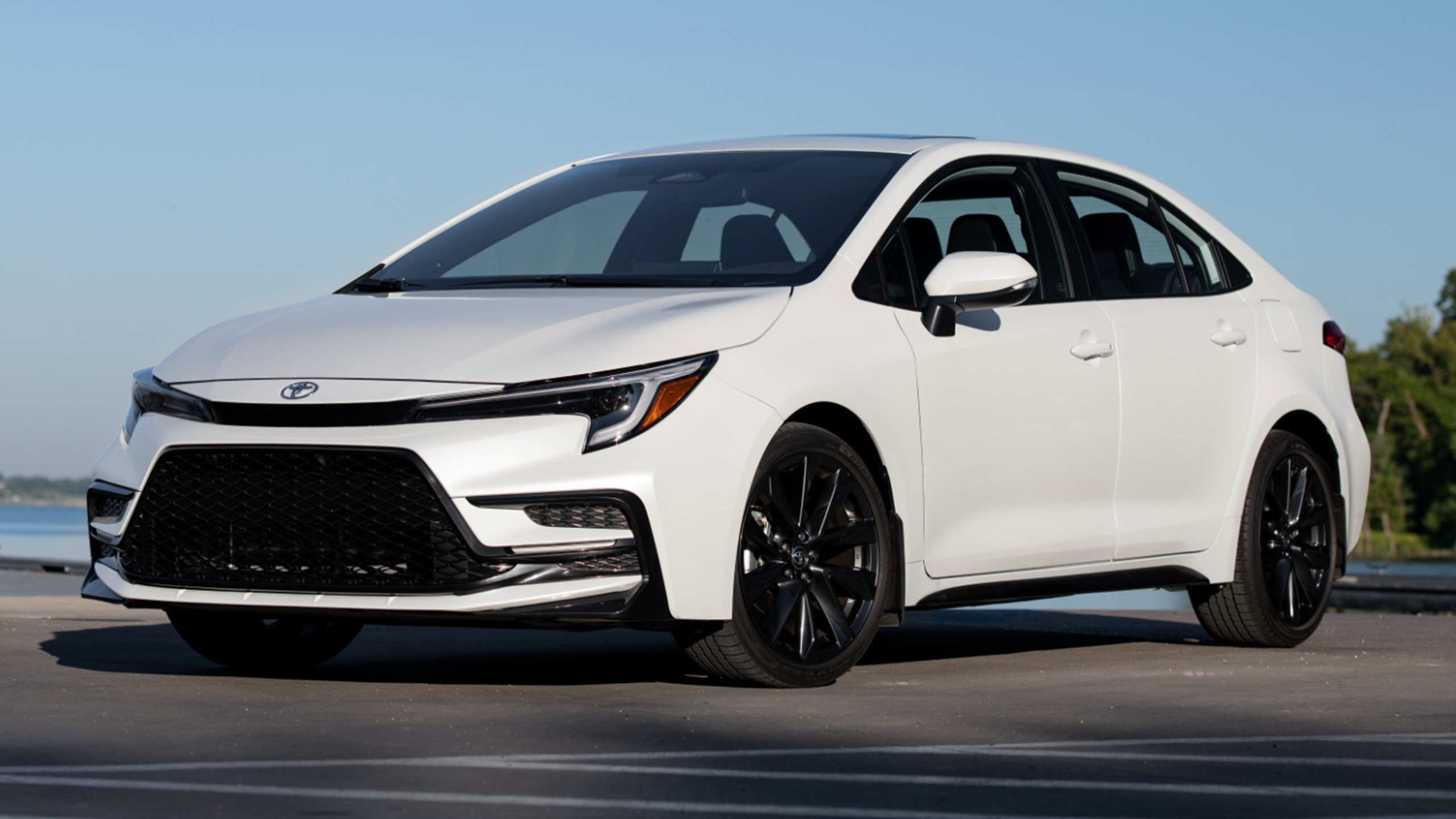 "Toyota" rekord həddə avtomobil satdı