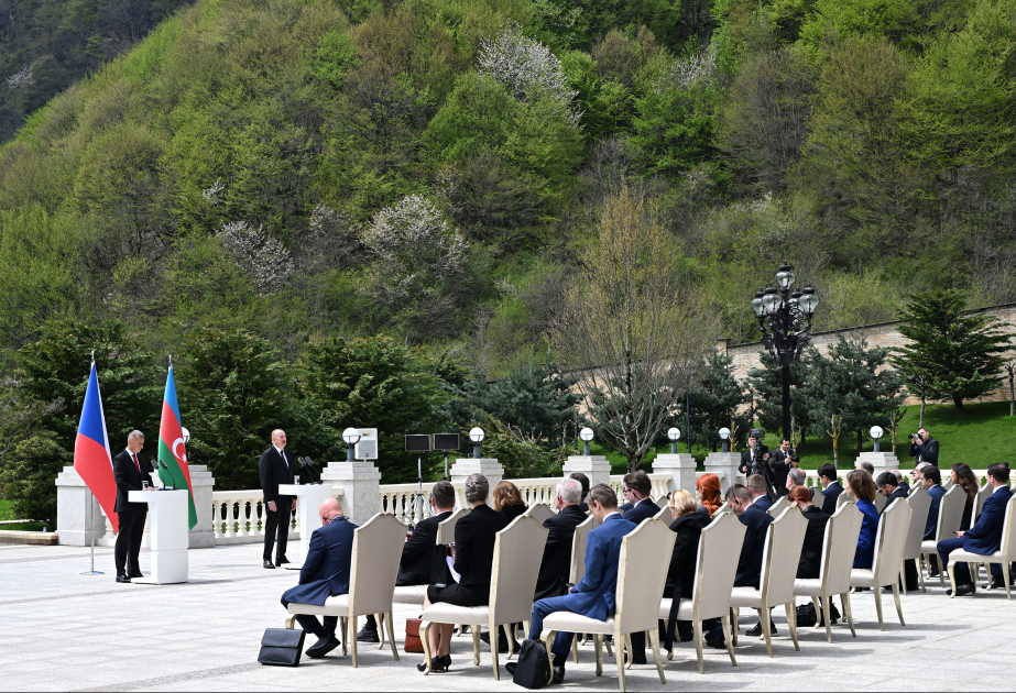 Prezident: Çexiya ilə çox fəal siyasi dialoqumuz var