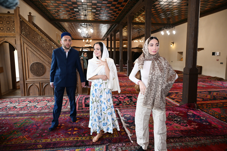Leyla Əliyeva və Arzu Əliyeva Şəkidə Xan məscidini ziyarət ediblər - FOTO