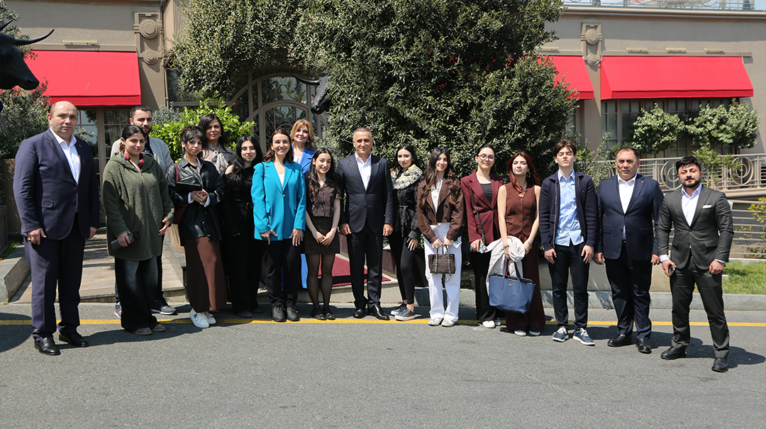 “Senior Talks” layihəsinin davamı: Aydın Veysəloğlu ADA tələbələri ilə yenidən görüşdü - FOTO