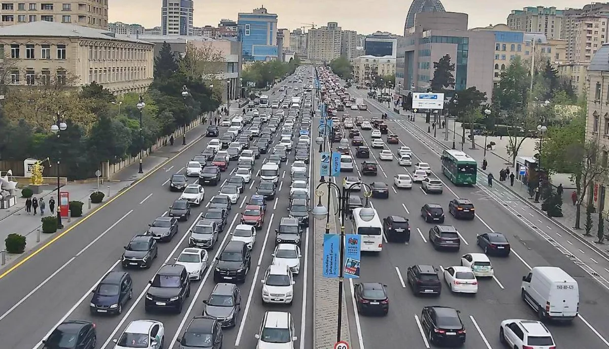 Paytaxtın bəzi küçələrində sıxlıq müşahidə olunur - SİYAHI