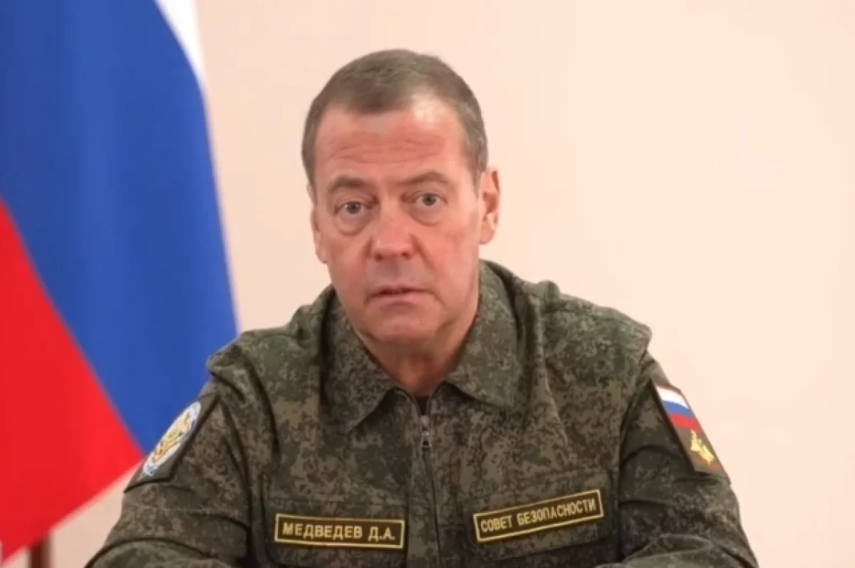 Medvedev: Növbəti onilliklərdə silahlanma yox, texnologiya yarışı olacaq