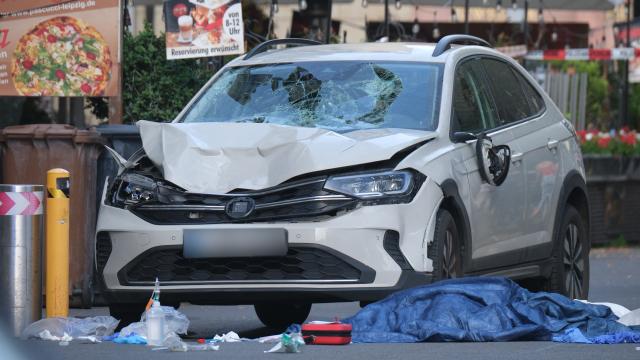 Almaniyada avtomobil piyadaların üzərinə sürülüb: 2 nəfər ölüb, 8 nəfər yaralanıb