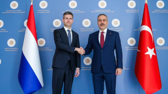 Hakan Fidanla niderlandlı həmkarı arasında telefon danışığı olub