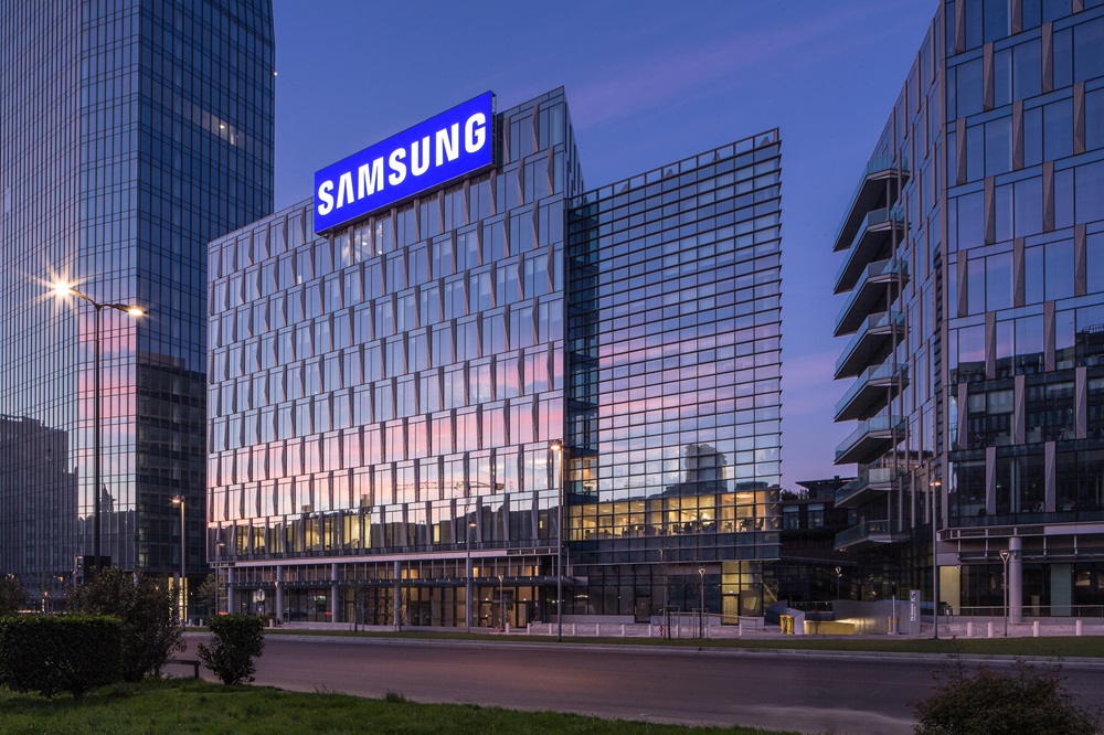 "Samsung" tarixdə trilyon dollar dəyərinə çatan ikinci Asiya şirkət oldu