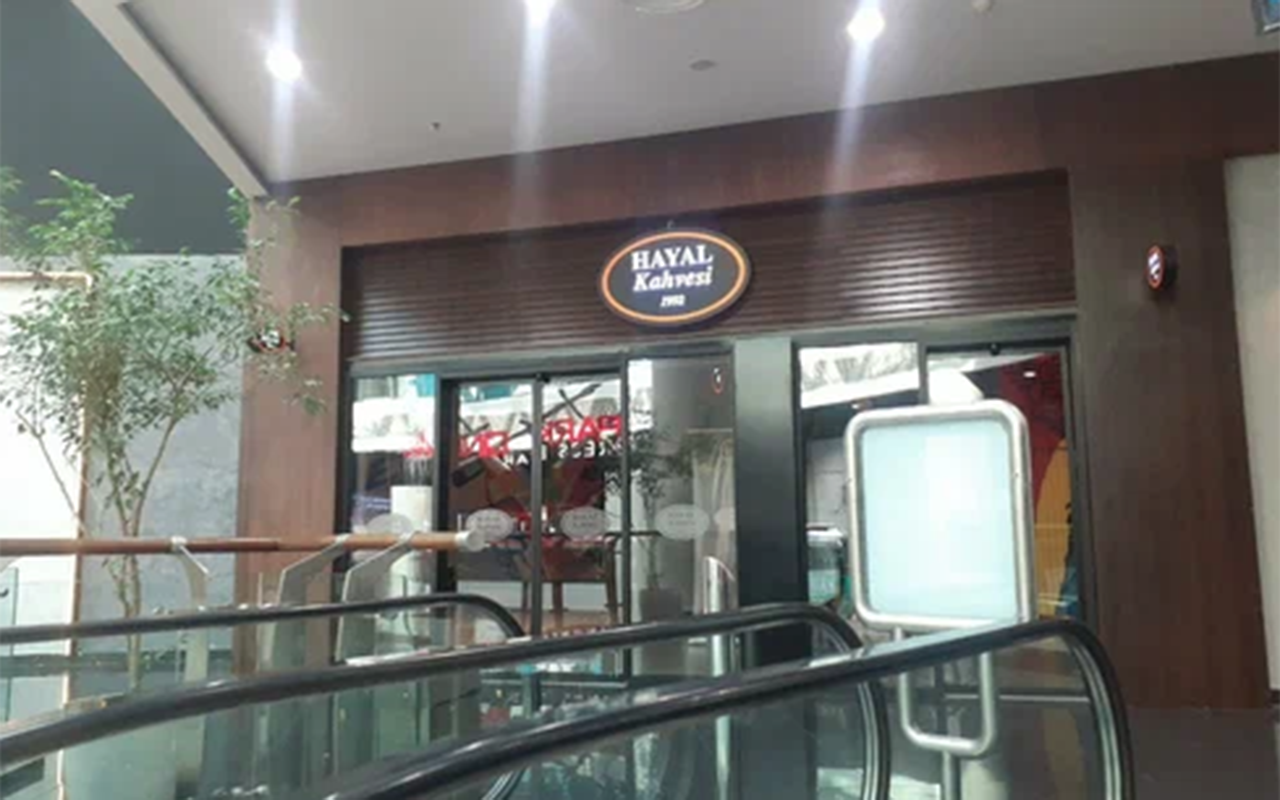 Bakıdakı “Hayal Kahvesi”ndə yararsız məhsullar aşkarlandı - FOTO