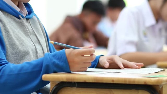 Övladlarını təhsildən yayındıran 511 valideyn aşkarlanıb