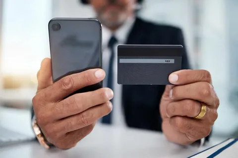 Azərbaycanda ödəniş kartları ilə fırıldaqçılıq hallarının sayı kəskin artıb