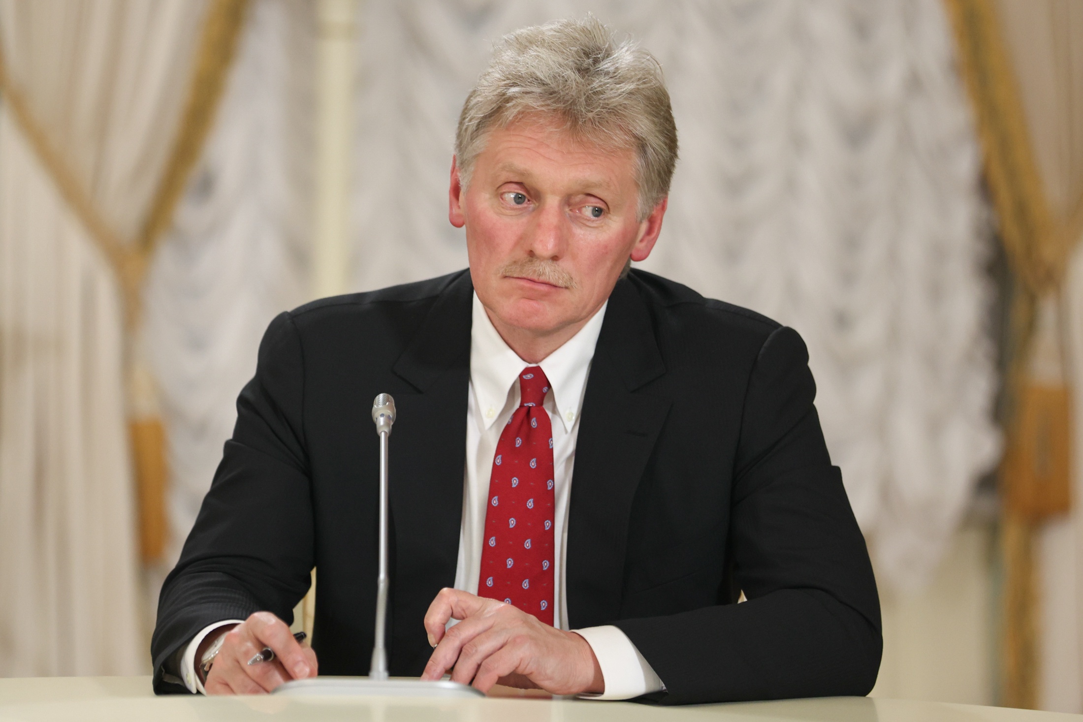 Peskov: Rusiya Zelenskinin səfərindən sonra Ermənistandan izahat istəyir