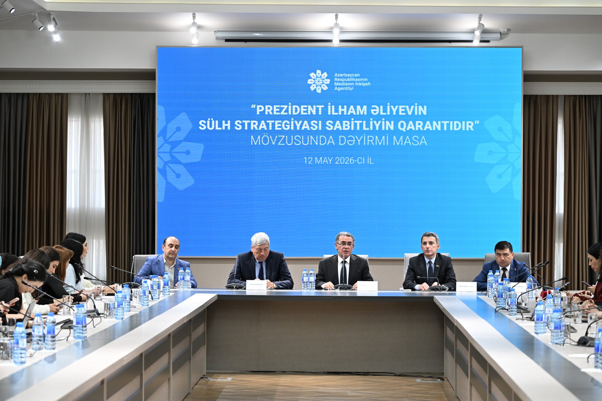 “Prezident İlham Əliyevin sülh strategiyası sabitliyin qarantıdır” mövzusunda dəyirmi masa təşkil edilib - FOTO